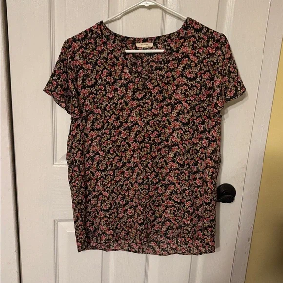 Lot of Maurice’s work wear tops all M except black top is small - Picture 8 of 10